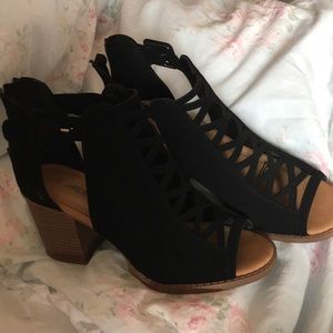 Ardennes classic heels worn 2 times size 7 CA